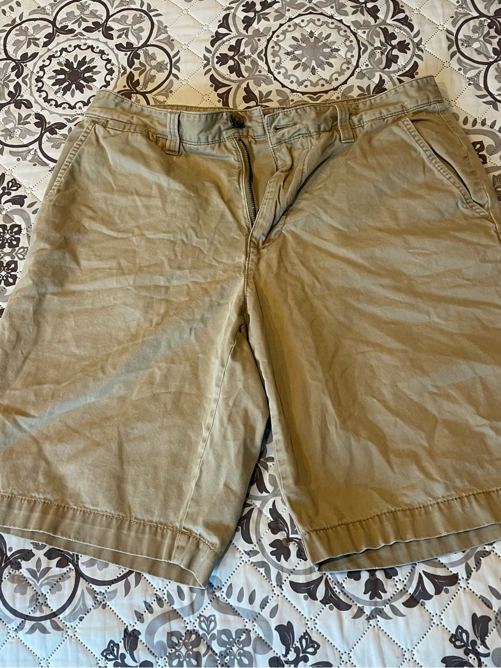 Tommy Hilfiger Men's Tan Flat-Front Cotton Shorts Size 33